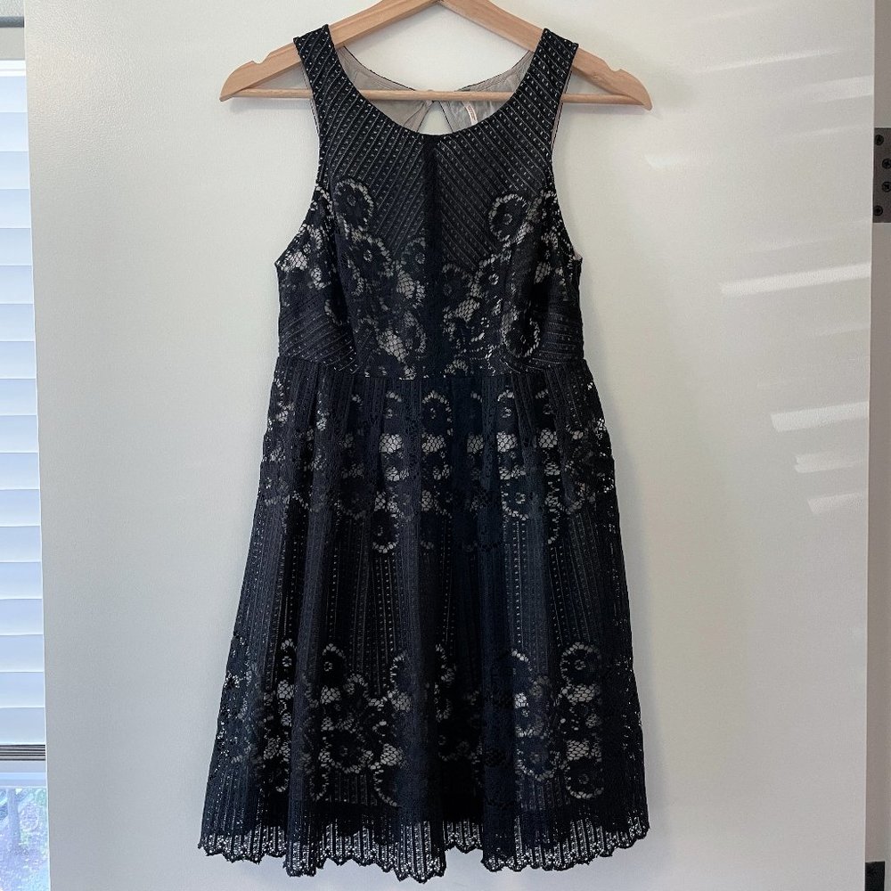Free People Intimately Sleeveless Black Lace Floral Keyhole Back Dress Size 2